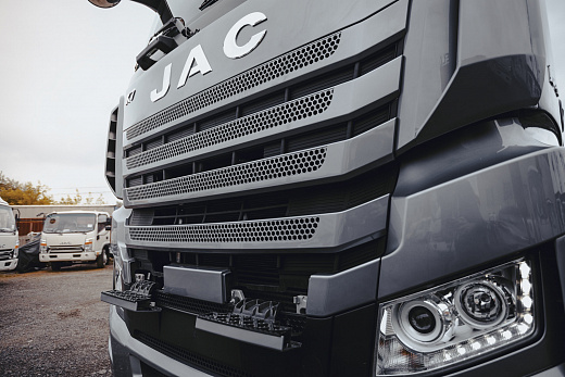 Тягач JAC K7