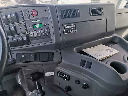 Тягач МАЗ-643028-8579-011 с гидроотбором 6×4