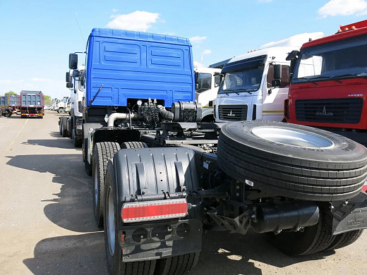 Тягач МАЗ-643028-8579-011 с гидроотбором 6×4